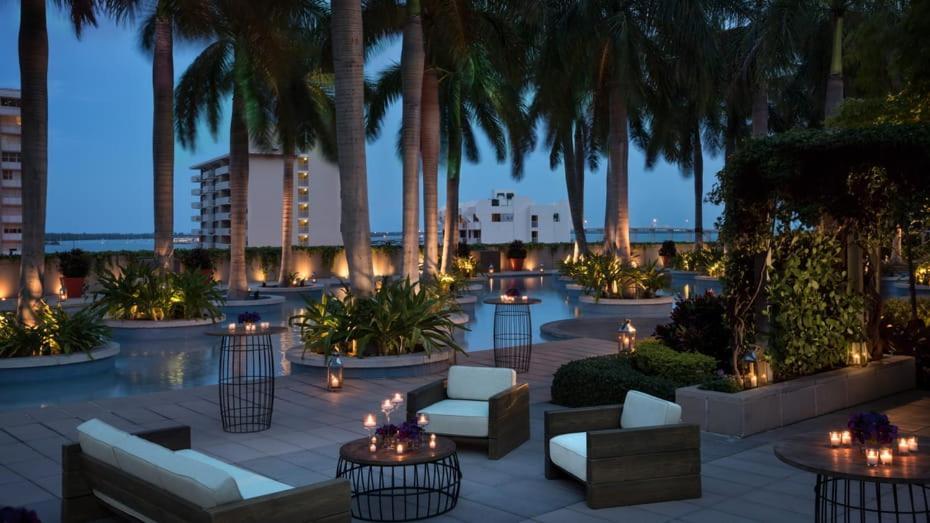 Four Seasons Hotel Miami Exterior foto